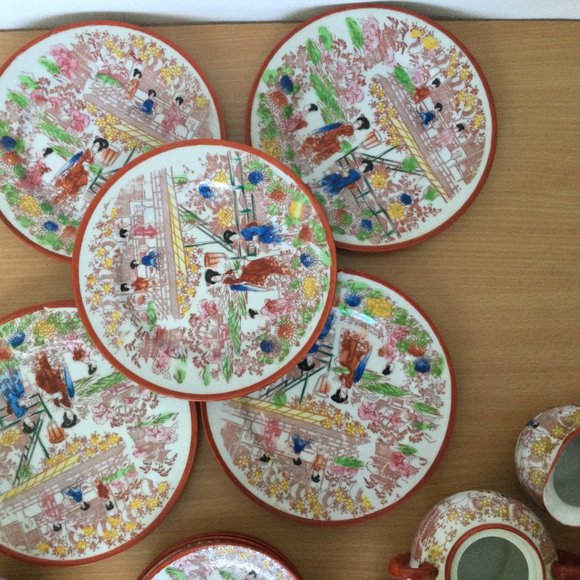 18pcs Vintage Japanese porcelain geisha teapot, creamer, bowl, cups, plates - Picture 6 of 11